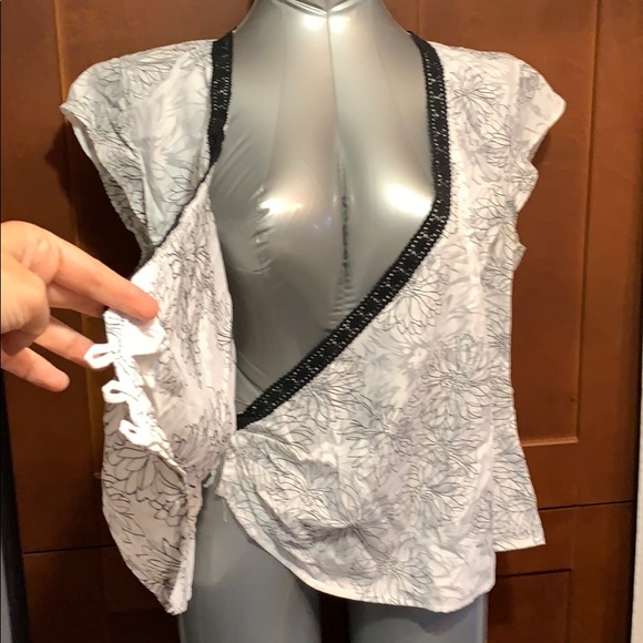 SALE!! ⚡️host pick⚡️ maternity top breast feeding top size 46. 2 - Picture 4 of 9